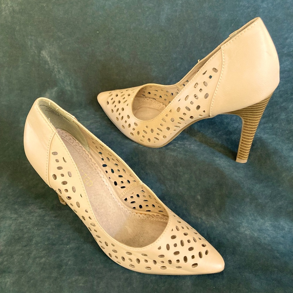 RESTRICTED BRAND SHOES HEELS PUMPS NUDE SIZE 7.5 M